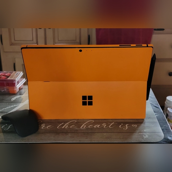 Microsoft Surface Pro 6, i7 Proces) 16GB RAM, 512 GB) Black,Backlit Keyboard - Picture 8 of 14